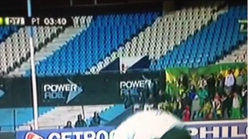 el arquero de temperley recibio un proyectil en la cabeza durante un partido el arquero de temperley recibio un proyectil en la cabeza durante un partido