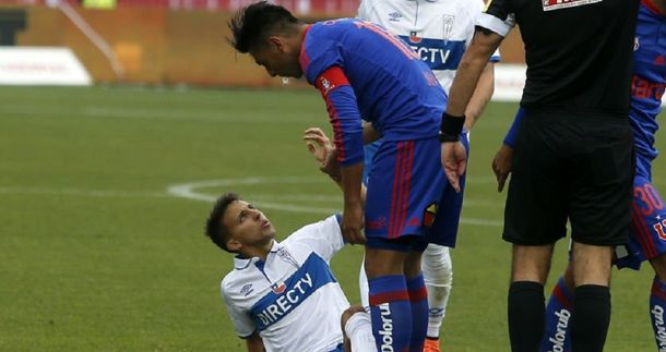 El chileno que le metió un dedo en la cola a Cavani ahora escupió a Buonanotte