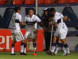 El festejo de Gimnasia que cerró el año con una goleada en Mendoza El festejo de Gimnasia que cerró el año con una goleada en Mendoza