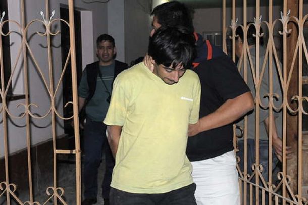 La contactó por un programa de radio y la mantuvo cautiva por cinco días