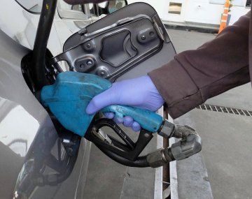 El Gobierno descongeló en parte el impuesto a los combustibles