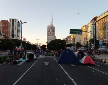 Caos en la 9 de Julio por un campamento piquetero frente al ministerio de Desarrollo Social