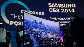 presentan una pantalla que se curva al presionar un boton presentan una pantalla que se curva al presionar un boton