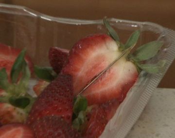 Conmoción por la aparición de agujas en frutillas: hay dos personas internadas