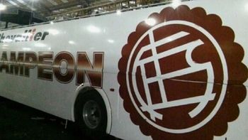 La imagen del micro ploteado se viralizó en las redes La imagen del micro ploteado se viralizó en las redes