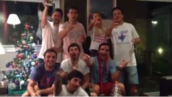 agapornis se acordo de sus fans y los saludo por navidad agapornis se acordo de sus fans y los saludo por navidad