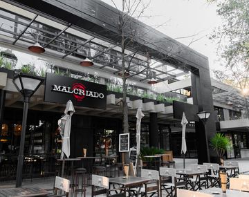 El restaurante y wine bar que destaca en zona oeste con su propuesta de fuegos y vinos