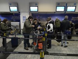 pilotos argentinos podrian ir al paro y se cancelarian vuelos en los proximos dias pilotos argentinos podrian ir al paro y se cancelarian vuelos en los proximos dias