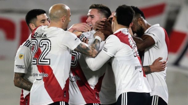 River y un triangular con Betis y Colo Colo en noviembre