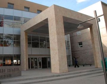 Brutal ataque a una beba de 3 meses: su padre de 16 años le pegó piñas y codazos