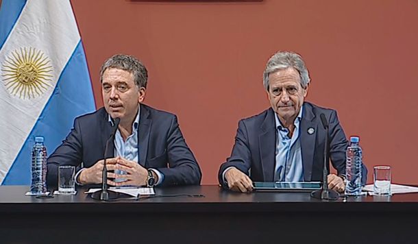 El fin de los viajes, las horas extras y las contrataciones: el nuevo ajuste del Estado