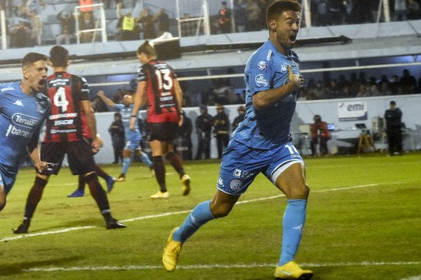 Belgrano goleó a Patronato y sueña con salvarse del descenso