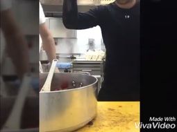 a lo salt bae: el papu gomez cocina un pulpo y se vuelve viral en italia a lo salt bae: el papu gomez cocina un pulpo y se vuelve viral en italia