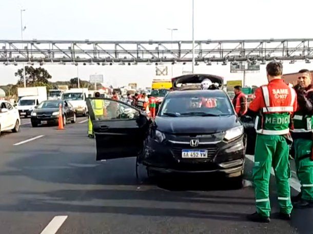 Impresionante choque y rescate en la autopista Illia