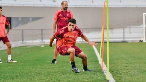 La nueva joya de River: cuál es la cláusula de Santiago Lencina y hasta cuándo tiene contrato