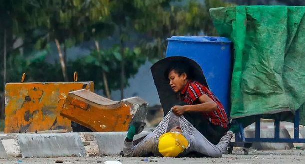 Hay al menos 14 manifestantes muertos en Myanmar tras la represión