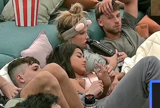 Bronca en Gran Hermano: el video de Luz tocando a Tato enfrente de su novio