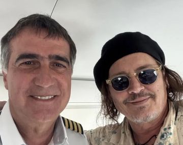 Las fotos de Antonio Laje junto a Johnny Depp tras pilotear el avión que lo trajo a la Argentina
