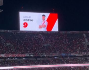 Video: silbidos para Borja previo al River-Talleres en el Monumental