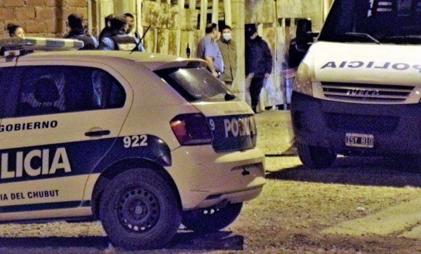 Trelew: golpeó a su pareja, tomó de rehenes a sus hijos y se enfrentó con la policía