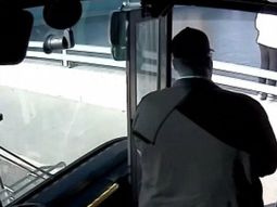 El chofer paró en su recorrido y evitó una tragedia El chofer paró en su recorrido y evitó una tragedia