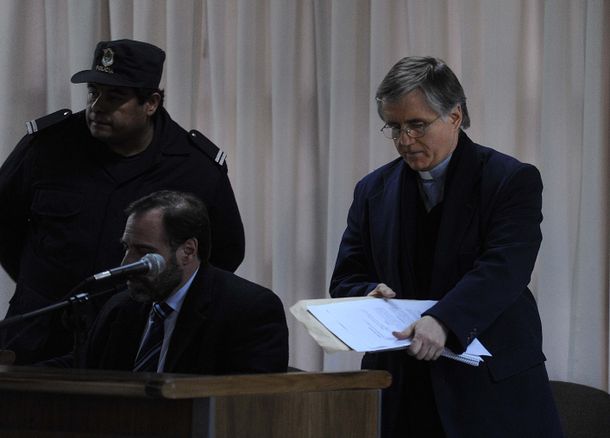 Tras rechazar la nulidad y escuchar a las partes, el Tribunal define la situación de Grassi