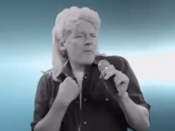Julian Assange se lanza en campaña con un extraño video