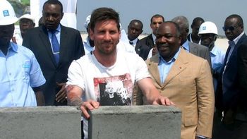 polemica por el viaje de messi: ¿cobro una fortuna para ir a africa?