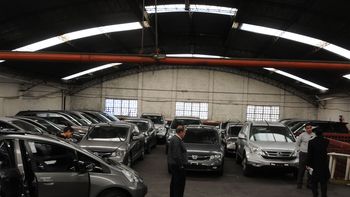 el gobierno impulsa un impuesto del 50% para la compra de autos de lujo el gobierno impulsa un impuesto del 50% para la compra de autos de lujo