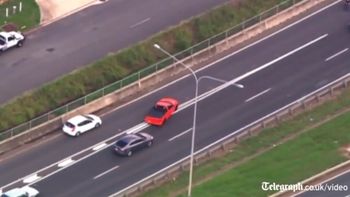 dramatica persecucion: un adolescente roba un auto y trata de escaparse de la policia dramatica persecucion: un adolescente roba un auto y trata de escaparse de la policia