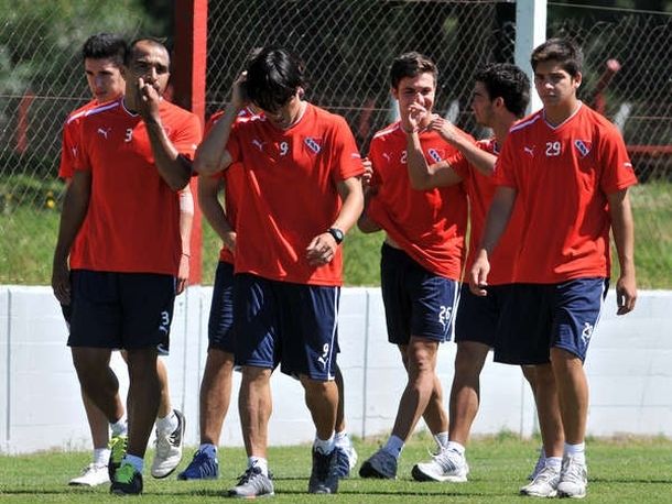 Miedo en Avellaneda: el Rojo se entrenó con custodia policial