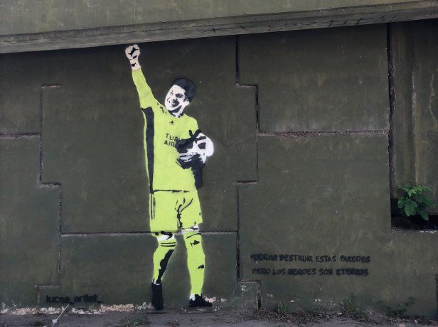 Enzo Pérez, inmortalizado en el Puente Labruna