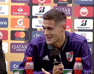 El reto de Gallardo a Martínez Quarta en plena conferencia