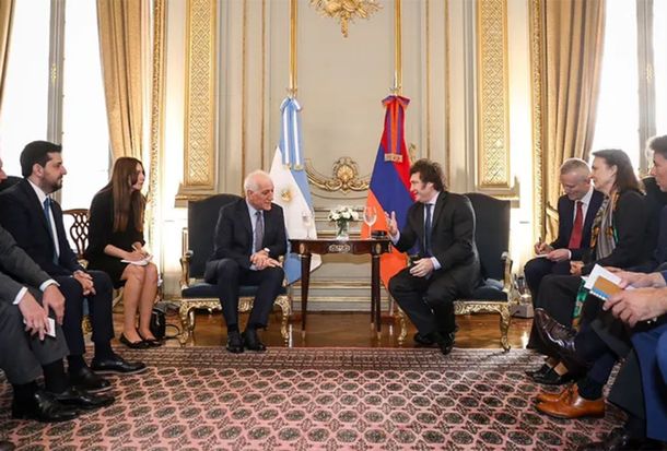 Javier Milei inauguró el sábado reuniéndose con el presidente de Armenia