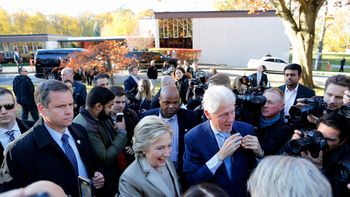 Hillary Clinton votó en Nueva York. Hillary Clinton votó en Nueva York.