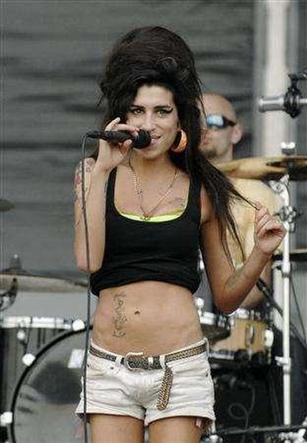 2007-08-23T102113Z_01_NOOTR_RTRIDSP_2_OUKEN-UK-BRITAIN-MOBOS