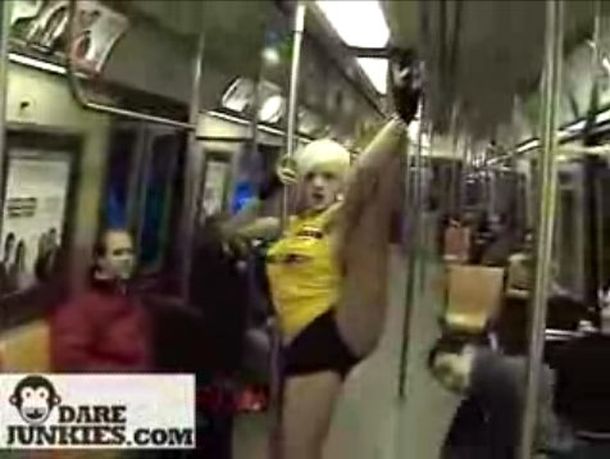 Pole Dance en el Metro