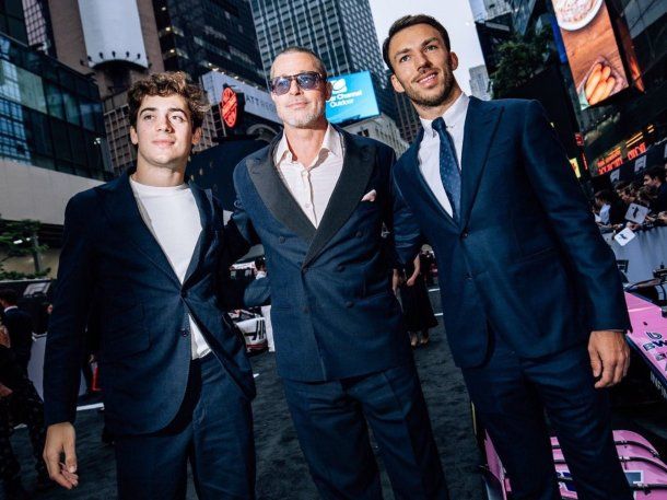 Video: el encuentro entre Franco Colapinto y Brad Pitt en el estreno de F1: La película