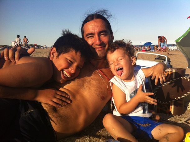 Daniel Agostini con sus hijos