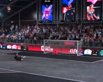 La patinada del Kun Agüero en un penal de la Kings League