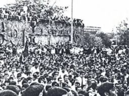 Una manifestación estudiantil reúne en 1968 a ochenta mil personas que protestan por la autonomía universitaria. Una manifestación estudiantil reúne en 1968 a ochenta mil personas que protestan por la autonomía universitaria.