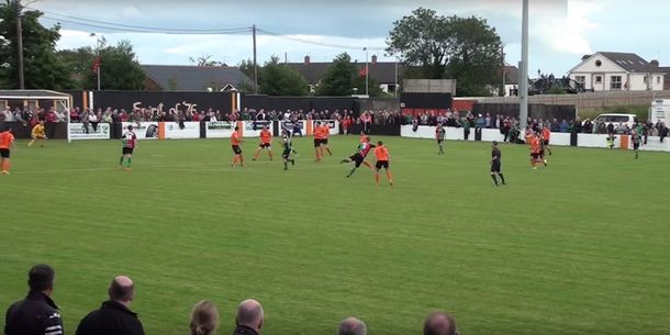 VIDEO: El mejor gol del año fue con sombrerito y volea