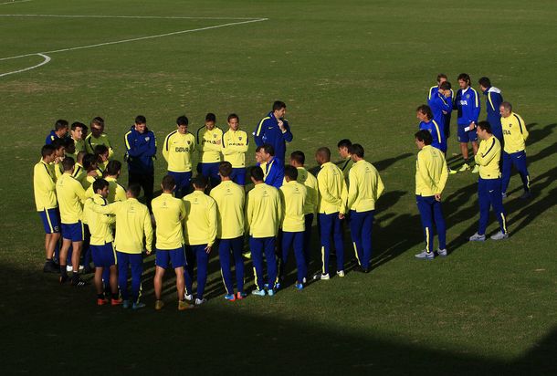 Herido, Boca viaja con todos sus titulares para jugar con Huracán Las Heras