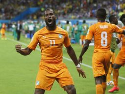 de la mano de drogba, costa de marfil le gano a japon de la mano de drogba, costa de marfil le gano a japon