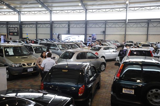 Cada vez más difícil: la economía no repunta y siguen en caída las ventas de los autos usados