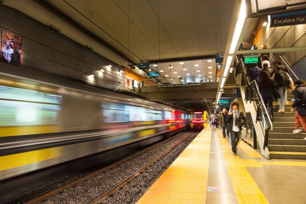 Ciudad: el subte cambió sus horarios y desde este lunes cierra más tarde