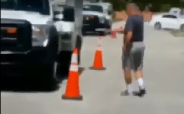 Tiroteó dos camiones en la puerta de su casa