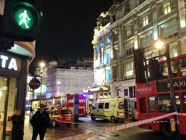 Hay 81 heridos por la caída del techo de un teatro en Londres