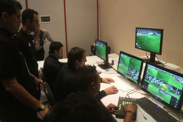 La tecnología en el fútbol sigue ganando enemigos