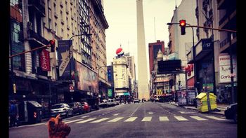 alf viajo a argentina y realizo una divertida gira portena alf viajo a argentina y realizo una divertida gira portena